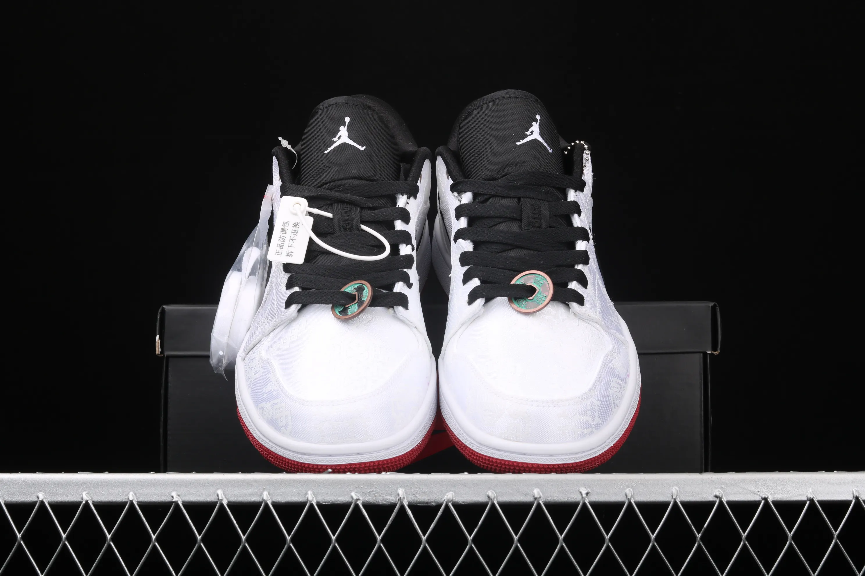 All categories Air Jordan Jordan series basketball shoes Air Jordan 1 Low CLOT x Air Jordan 1 Low "Fearless" AJ1 Joe 1 low-top white silk CU2804-100